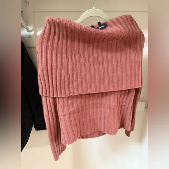 NWT Theory Off-Shoulder Sweater $475